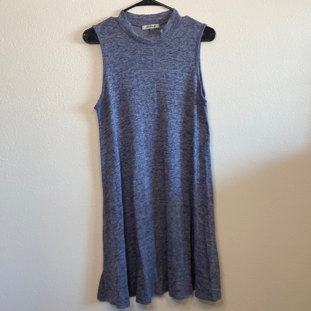 Sleeveless Highneck dress